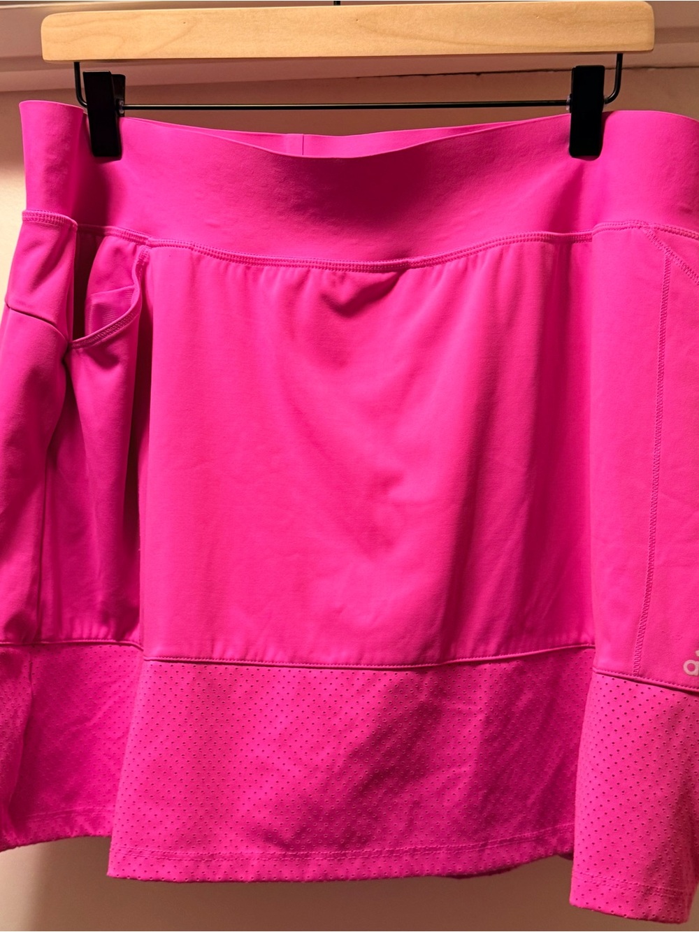 Adidas Women’s Hot Pink Athletic Skirt with Built-In Shorts. Size XL